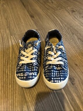 Roxy Navy Blue and White Patterned Sneakers